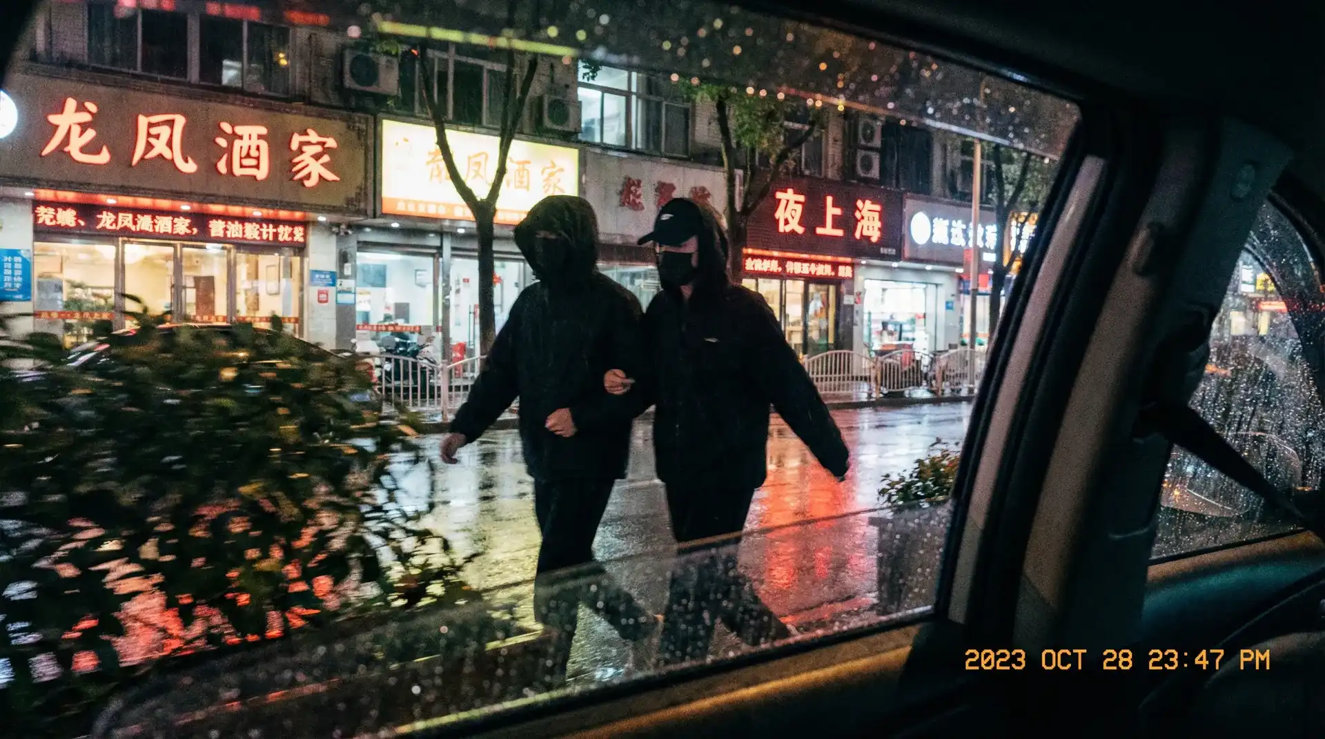 华体会体育 app - 顶流明星深夜密会现场抓拍照片
